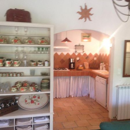 L'Abri Du Poete Bed & Breakfast Besse-sur-Issole Exterior photo