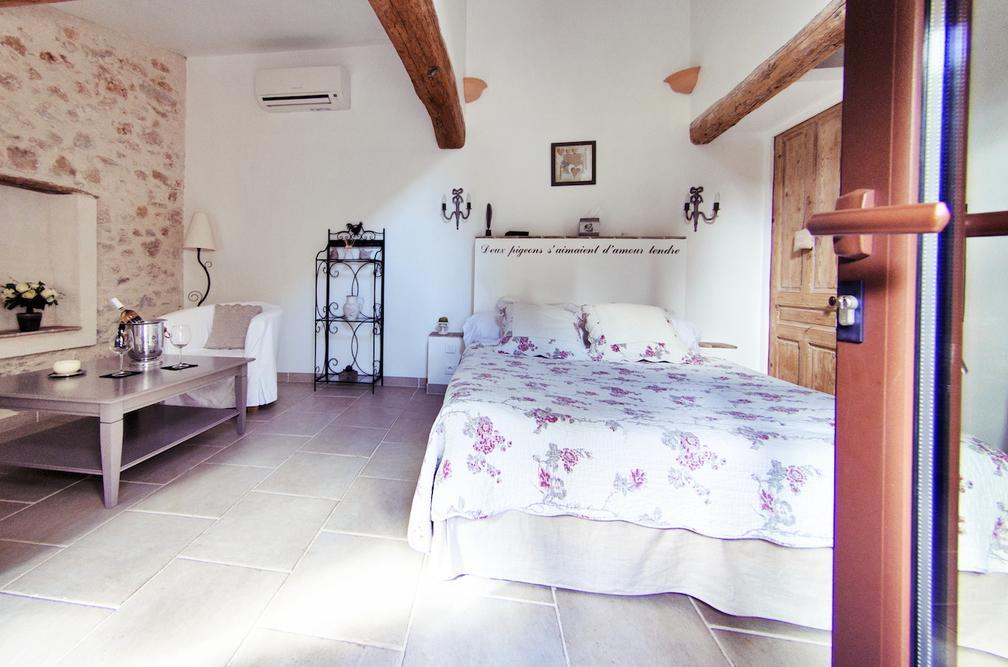 L'Abri Du Poete Bed & Breakfast Besse-sur-Issole Room photo