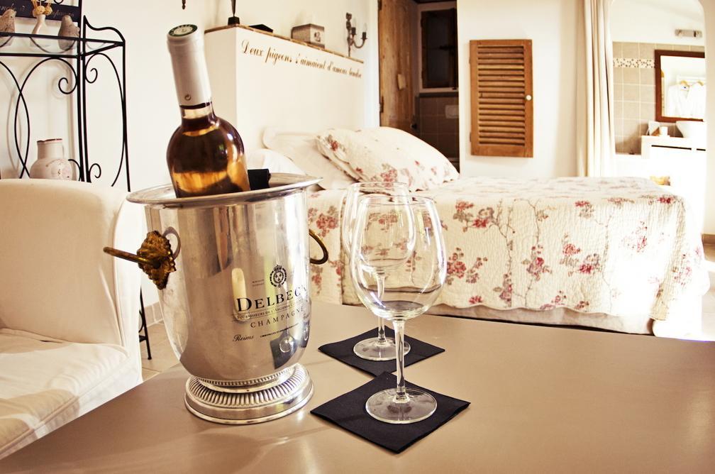 L'Abri Du Poete Bed & Breakfast Besse-sur-Issole Room photo