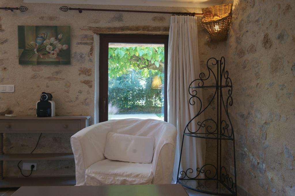 L'Abri Du Poete Bed & Breakfast Besse-sur-Issole Room photo