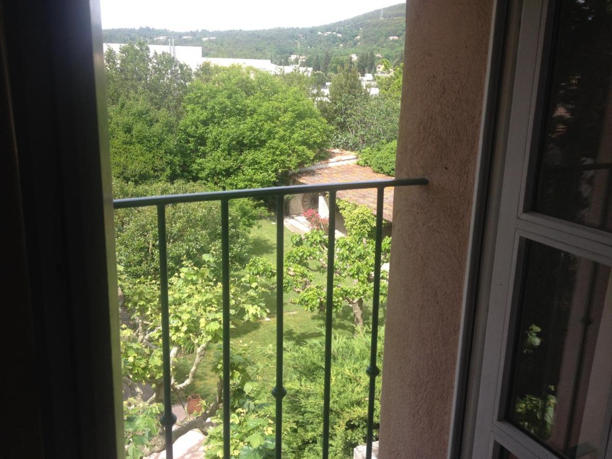 L'Abri Du Poete Bed & Breakfast Besse-sur-Issole Room photo